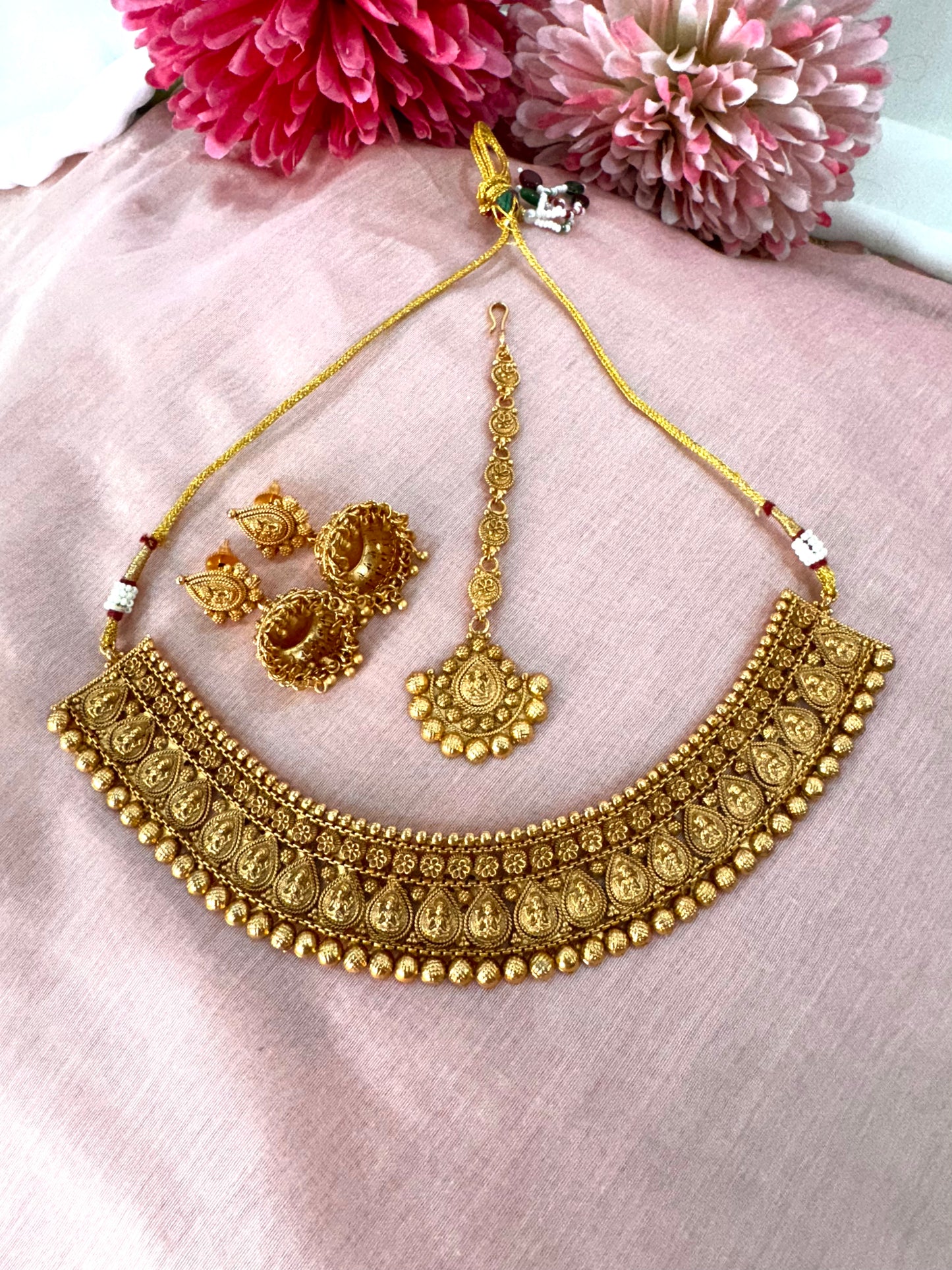 Golden Maheshwari Temple Jewelry Set