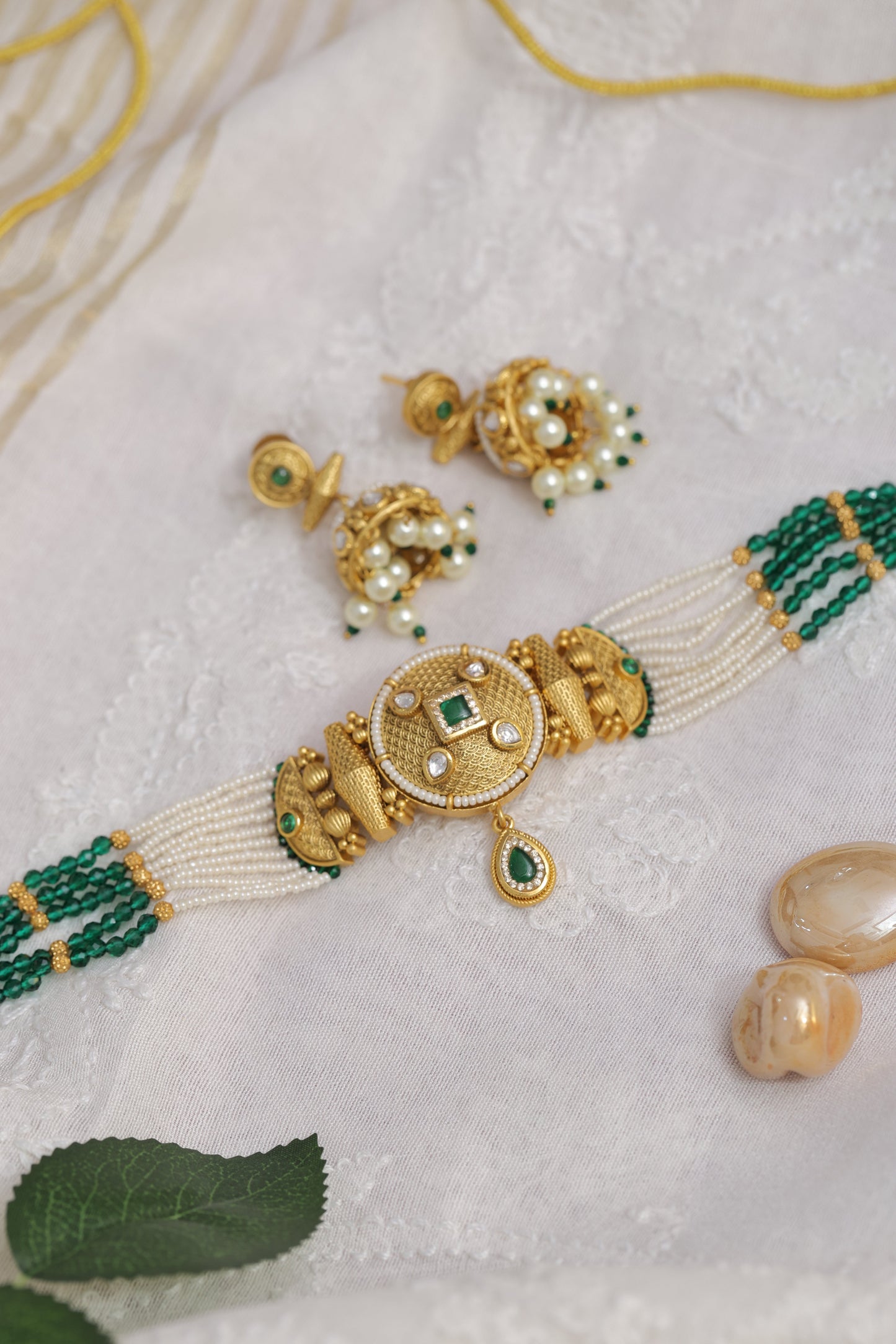 Golden Antique Rajwadi Chokar Jewelry Set