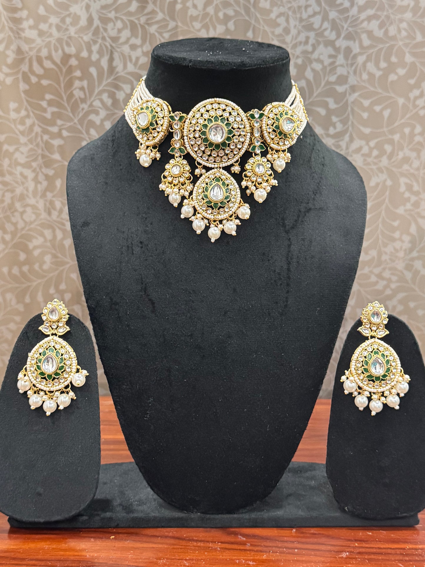 Emerald Bhavya Kundan Jewelry Set