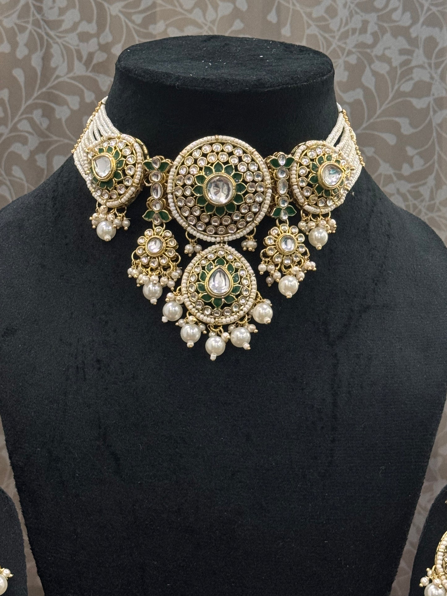 Emerald Bhavya Kundan Jewelry Set