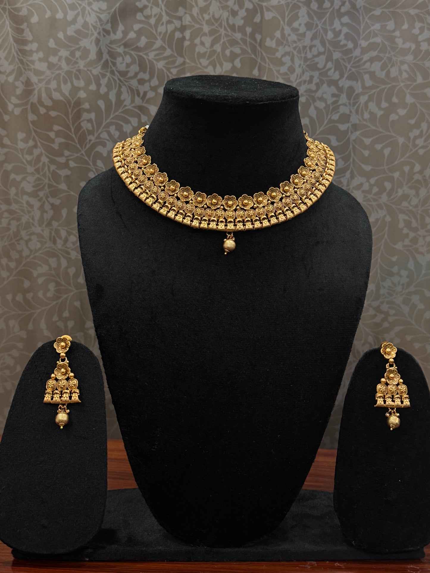 Golden Aarti Temple Jewelry Set