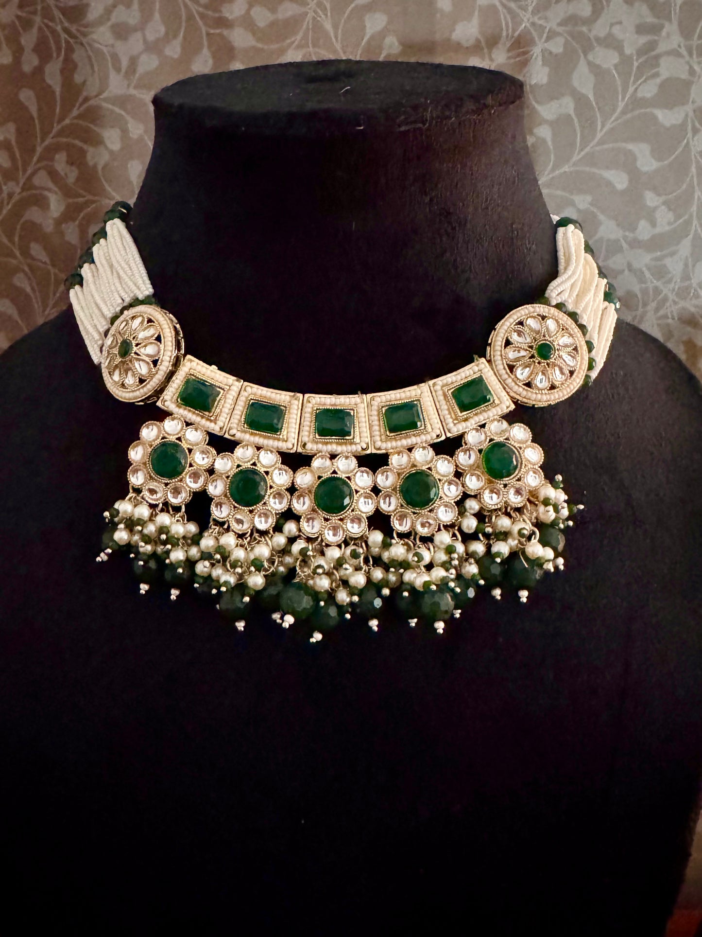 Emerald Urmisha Rajwada Jewelry Set
