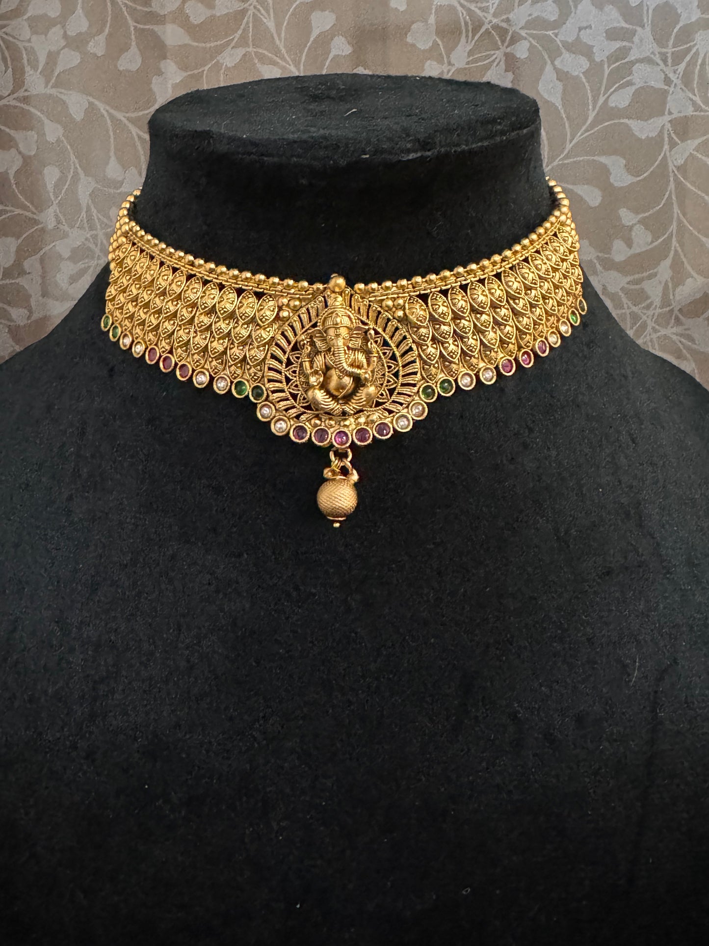 Golden Varadavinayak Temple jewelry Set