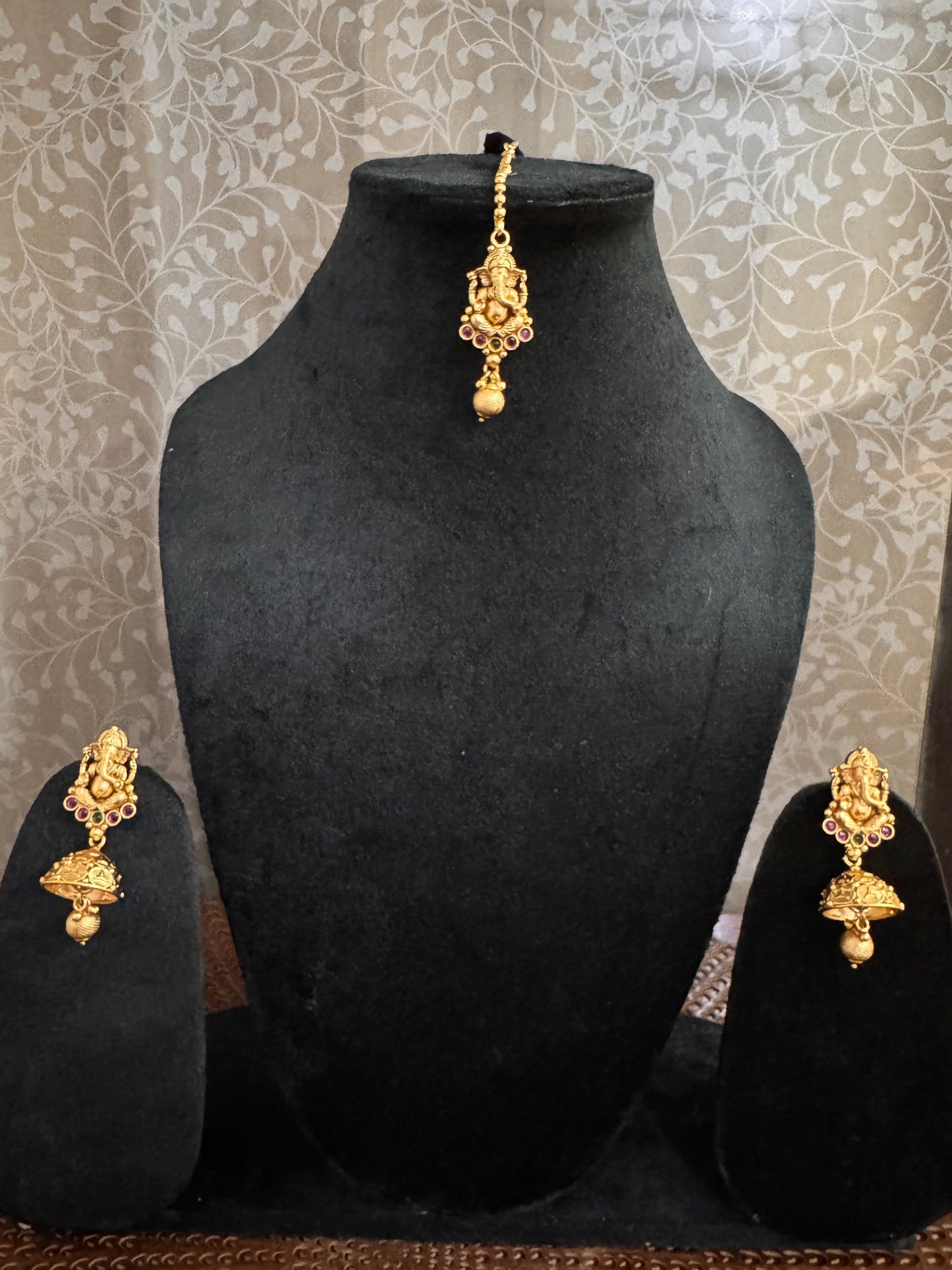 Golden Varadavinayak Temple jewelry Set