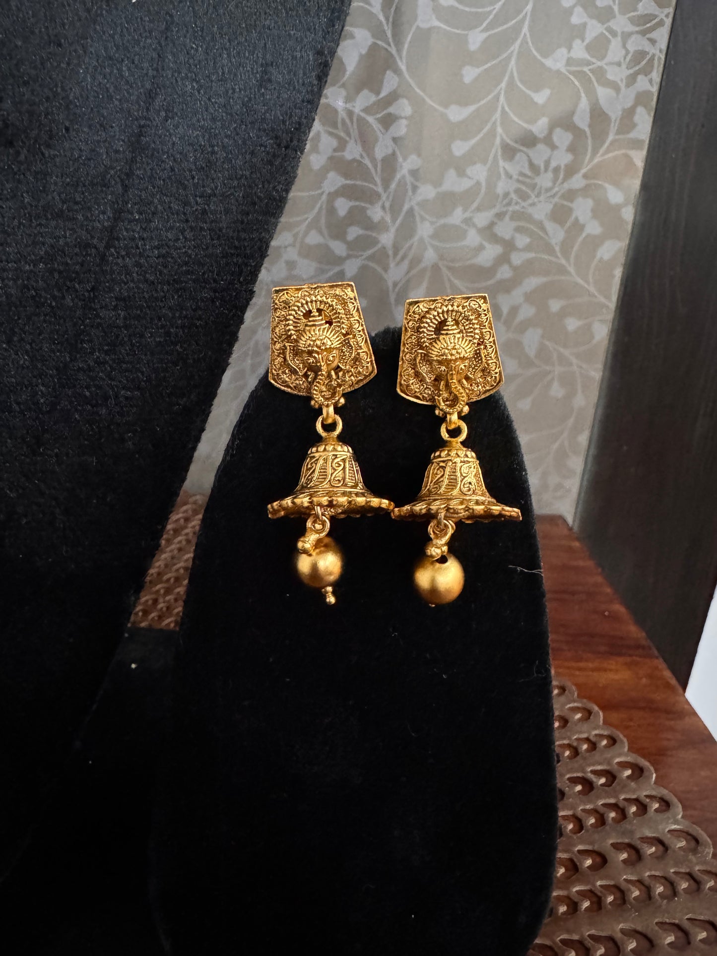 Golden Sumukh Temple Jewelry set