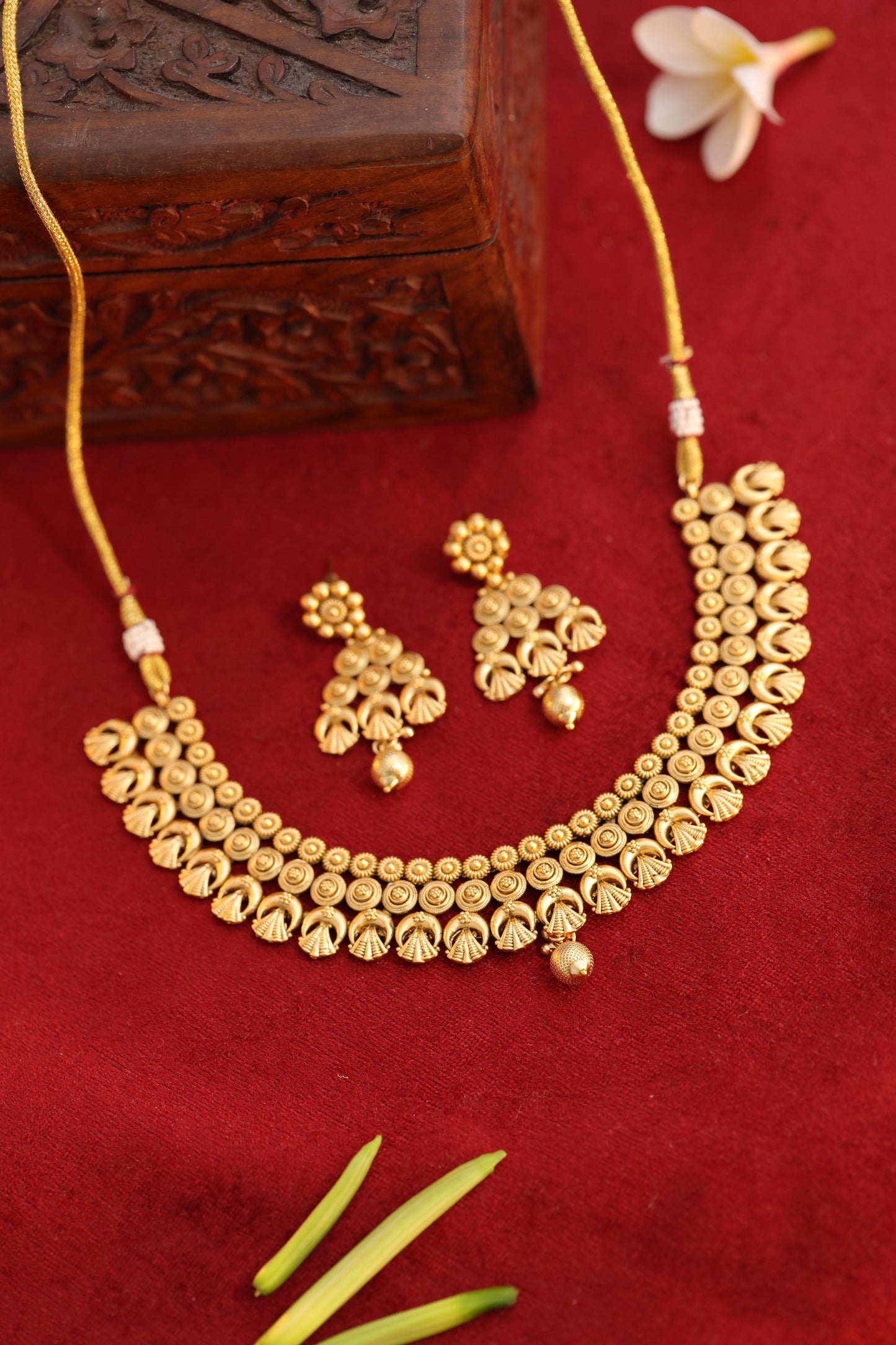 Golden Anisha Temple Jewelry Set