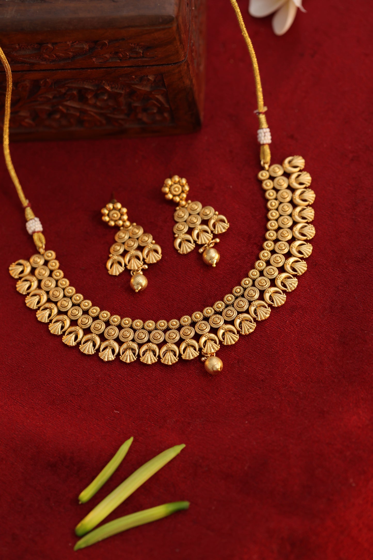 Golden Anisha Temple Jewelry Set