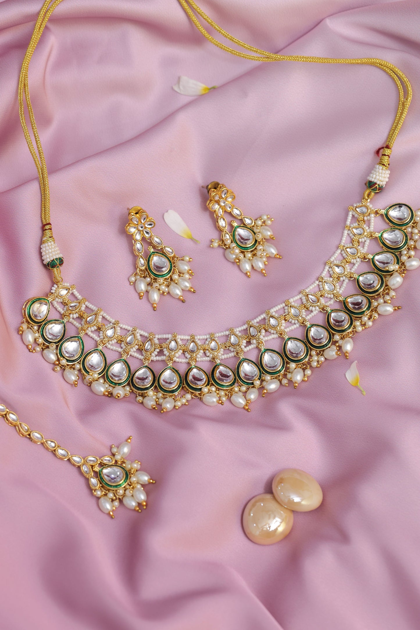 Emerald Aavini Kundan Jewelry Set