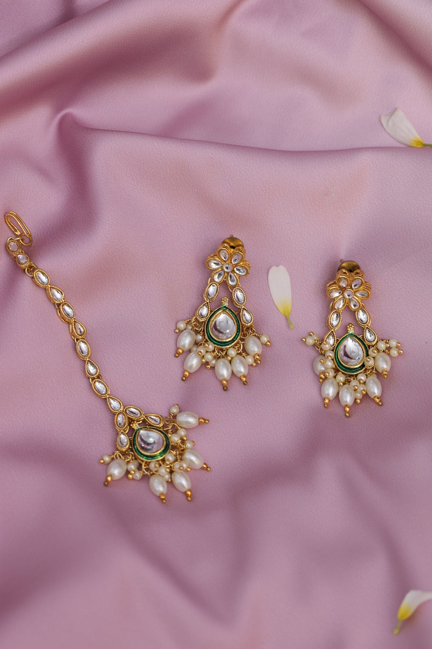Emerald Aavini Kundan Jewelry Set