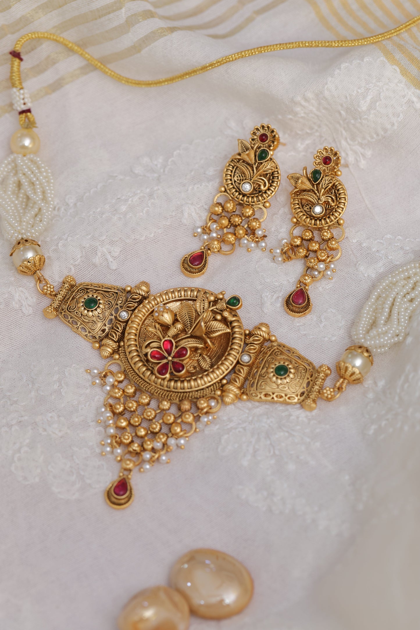 Golden Aashika chokar Set