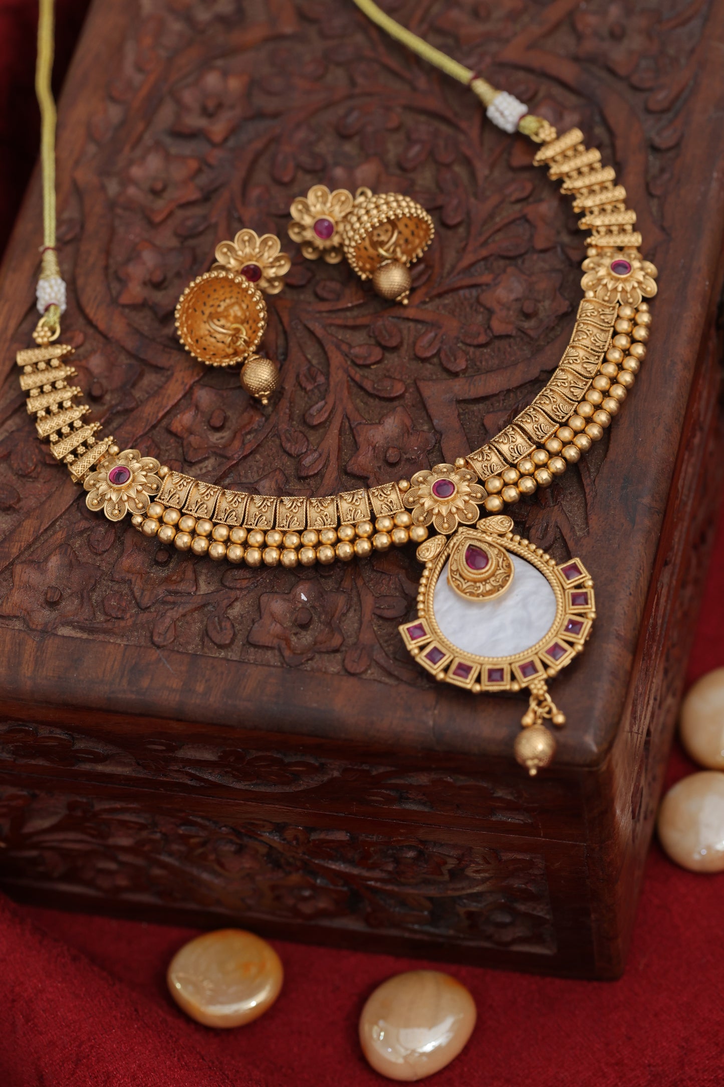 Golden Yansi Antique Jewelry set
