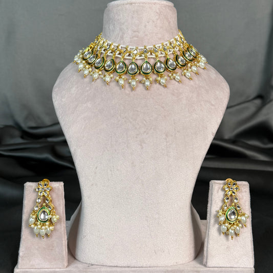 Kriti Kundan Jewelry Set