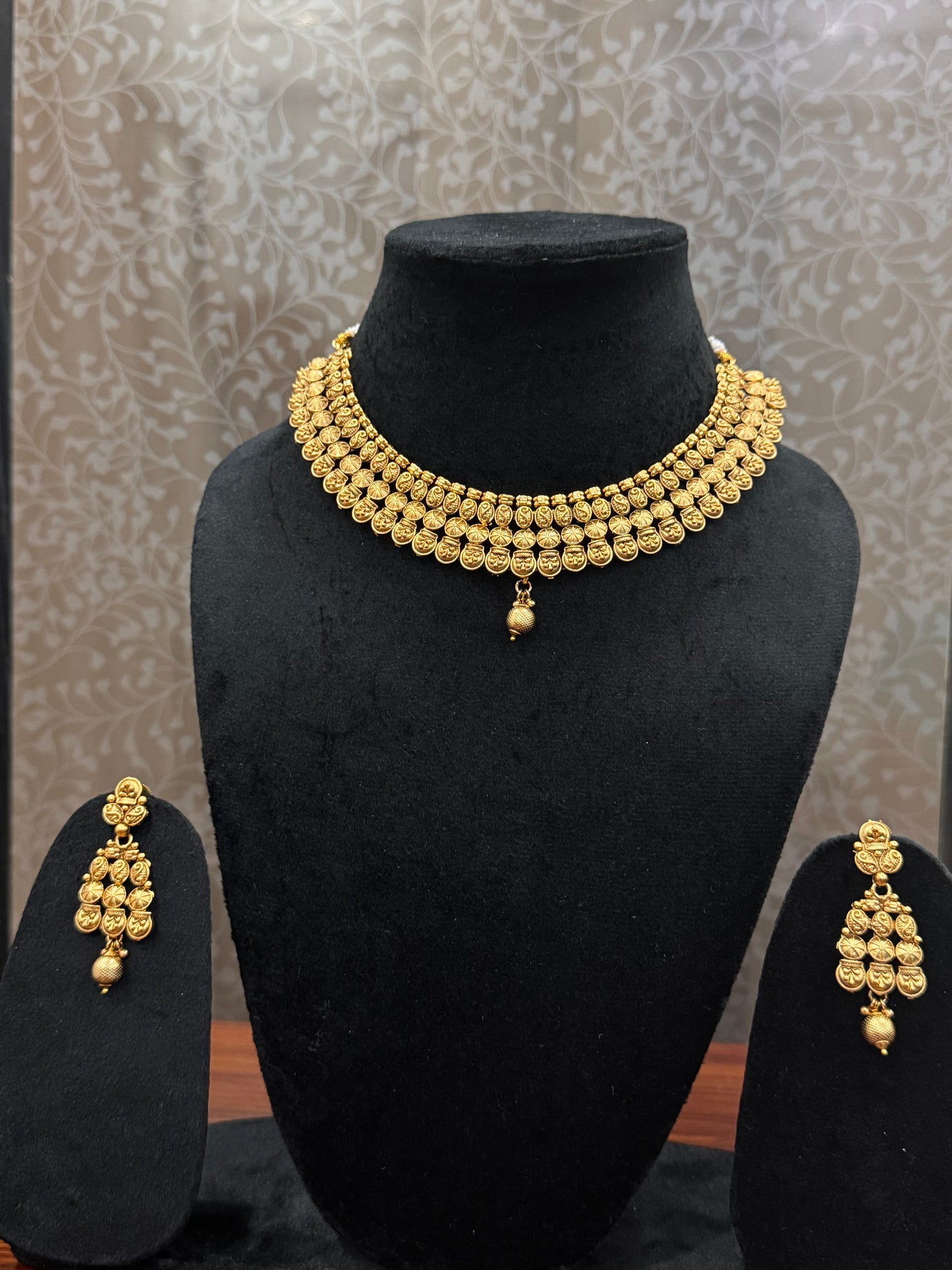Golden Anisha Temple Jewelry Set