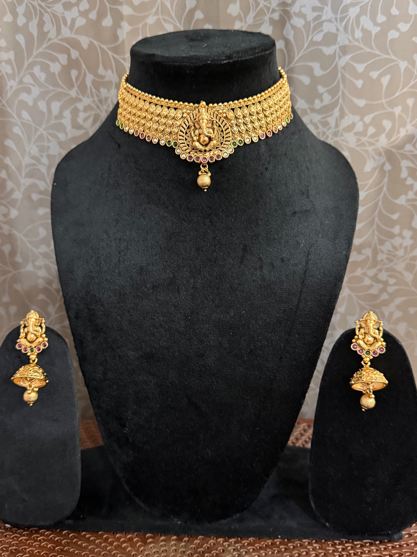 Golden Varadavinayak Temple jewelry Set