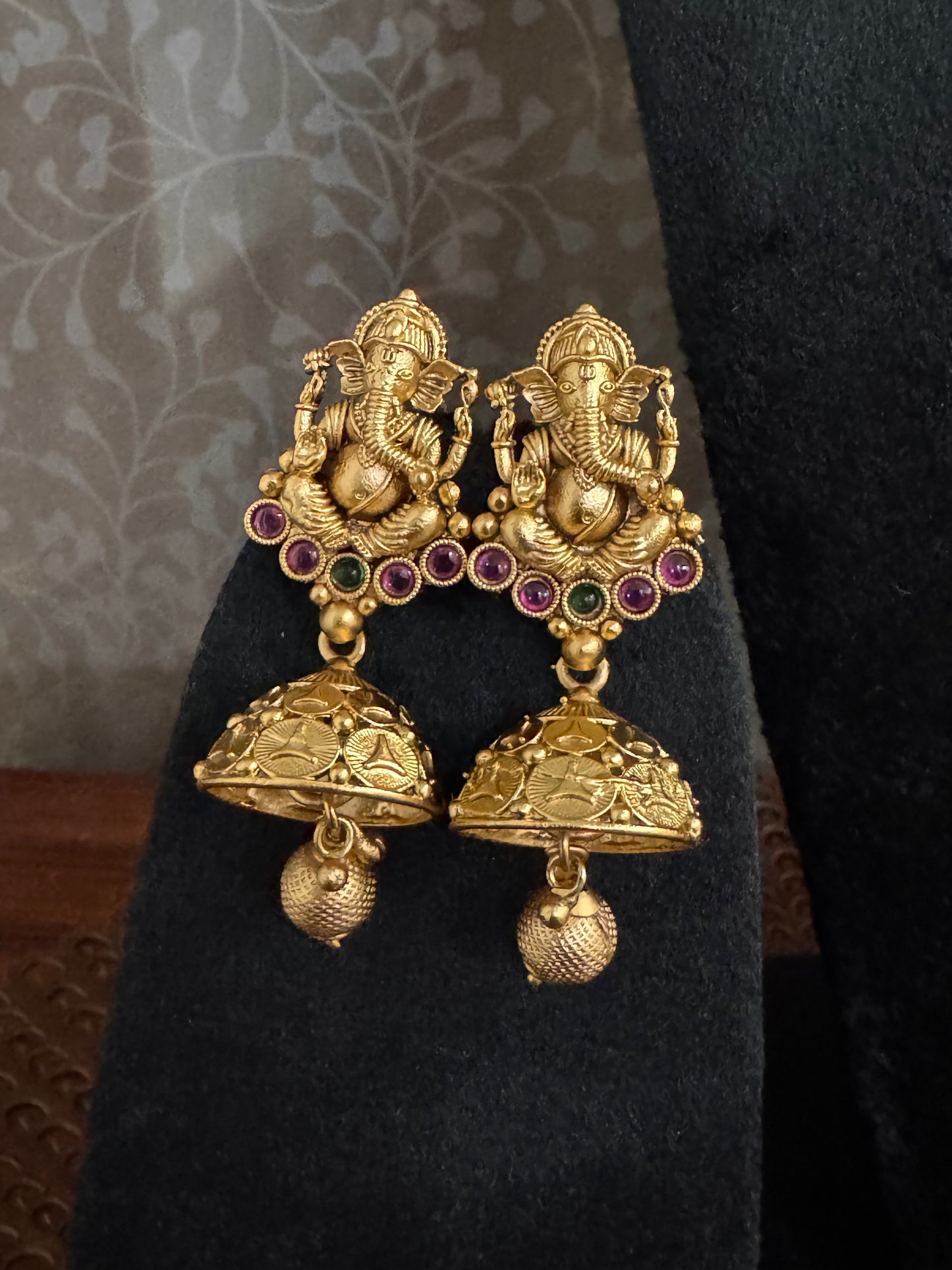 Golden Varadavinayak Temple jewelry Set