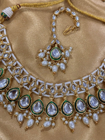 Emerald Aavini Kundan Jewelry Set