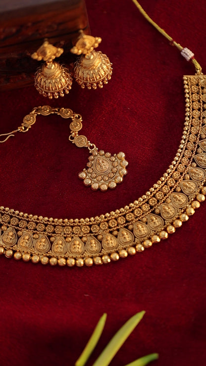 Golden Maheshwari Temple Jewelry Set